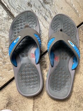 Oakley Men's Gray and Blue Foam Flip-Flop Sandals